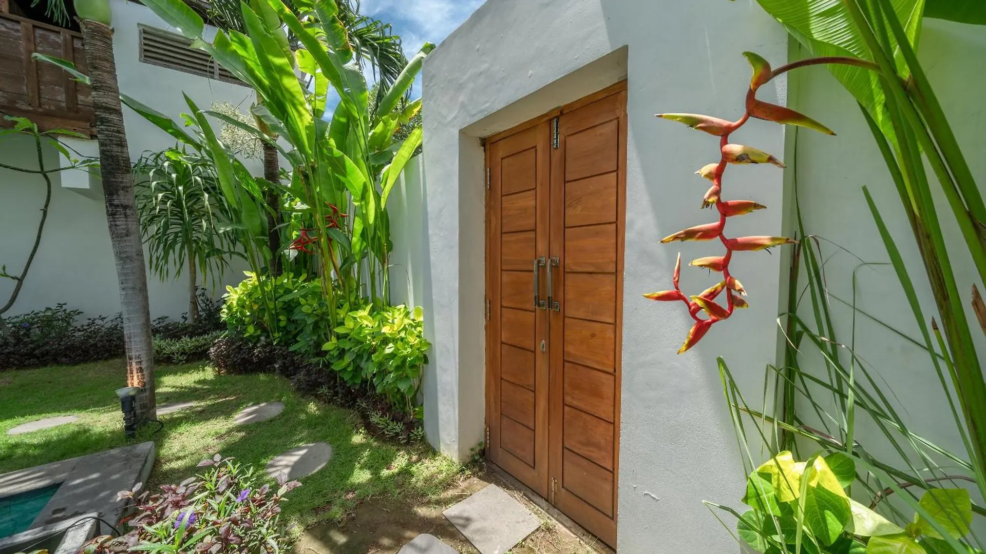 Villa Palm Tree - Huge 4Bd Villa Center Seminyak Indonesia