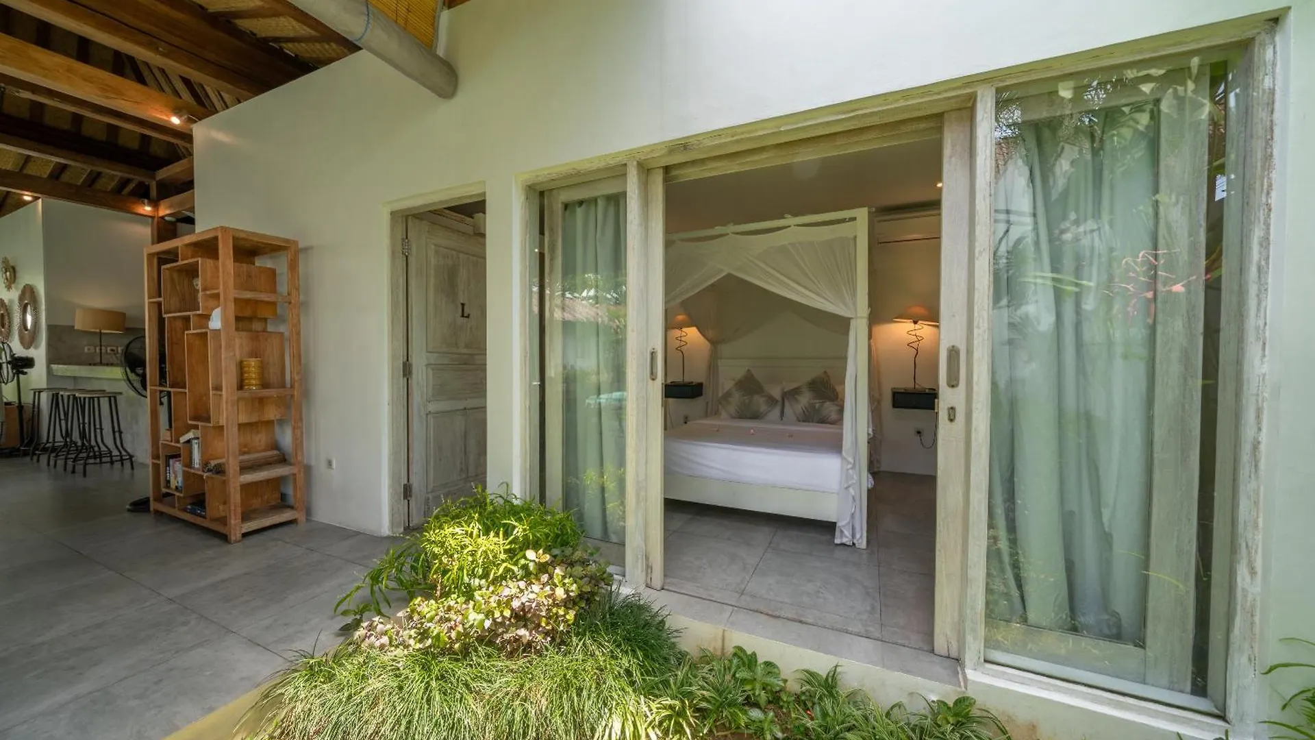 Villa Palm Tree - Huge 4Bd Villa Center Seminyak