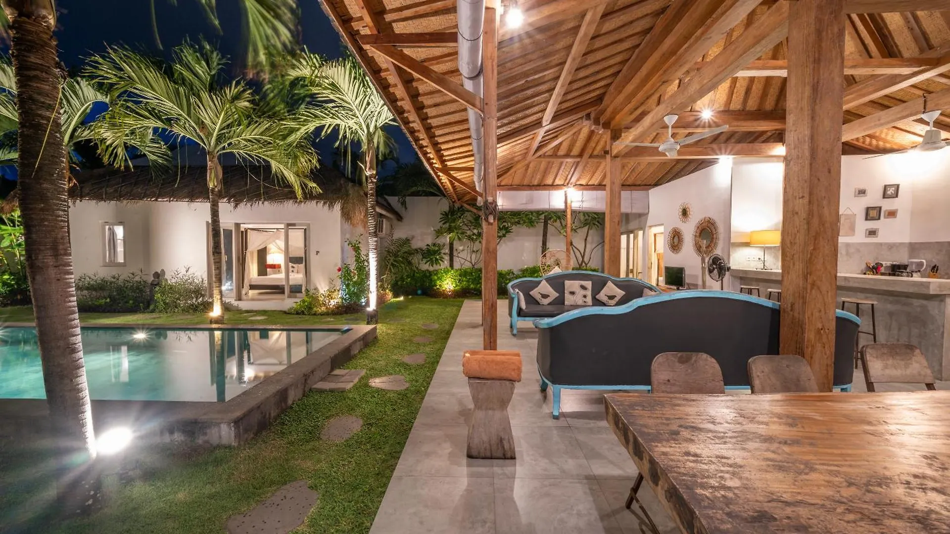 Villa Palm Tree - Huge 4Bd Villa Center Seminyak
