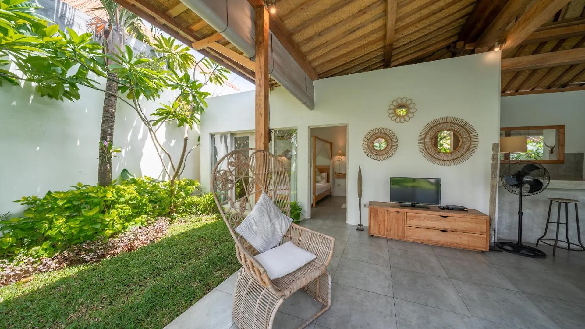 Villa Palm Tree - Huge 4Bd Villa Center Seminyak  Seminyak (Bali)