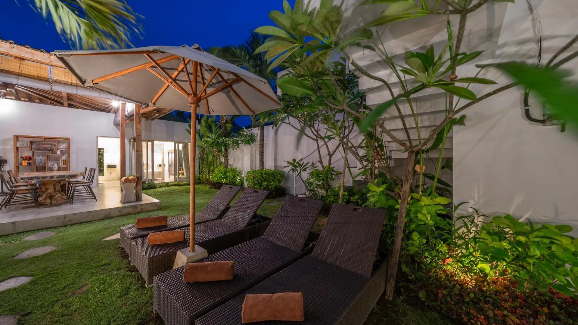Villa Palm Tree - Huge 4Bd Villa Center Seminyak Indonesia