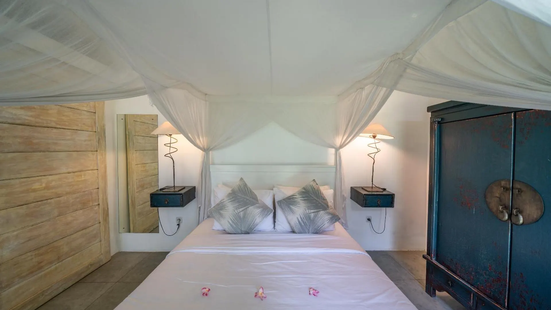 Villa Palm Tree - Huge 4Bd Villa Center Seminyak Indonesia