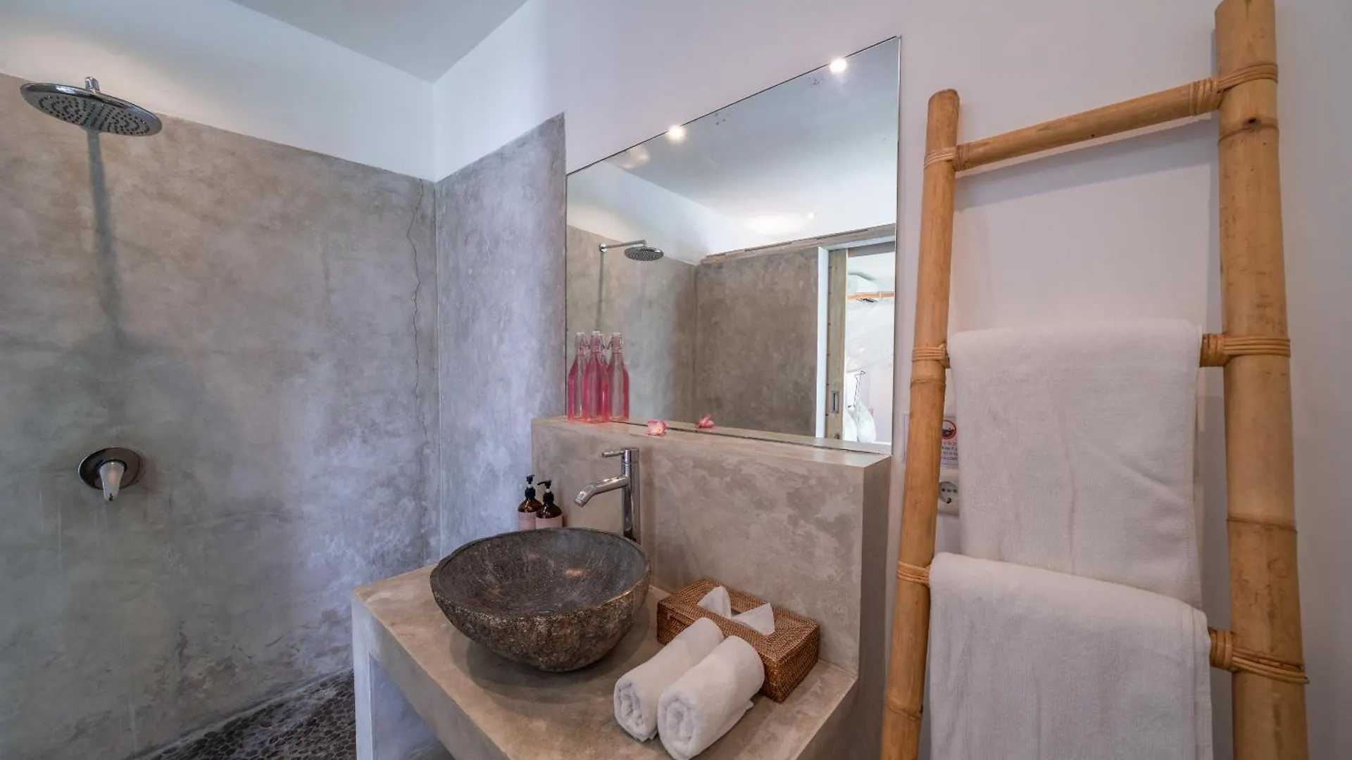 Villa Palm Tree - Huge 4Bd Villa Center Seminyak