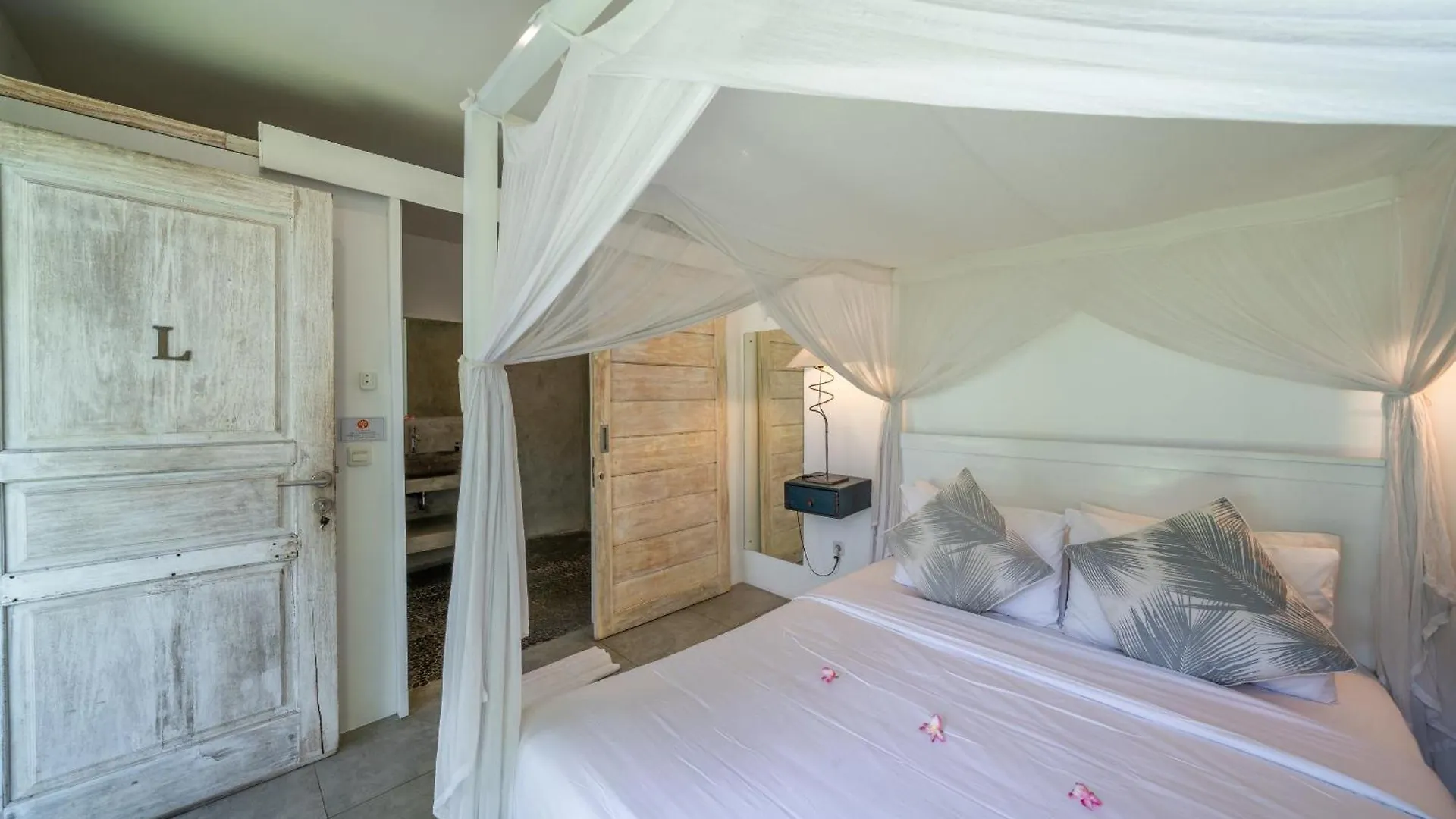 Villa Palm Tree - Huge 4Bd Villa Center Seminyak Indonesia
