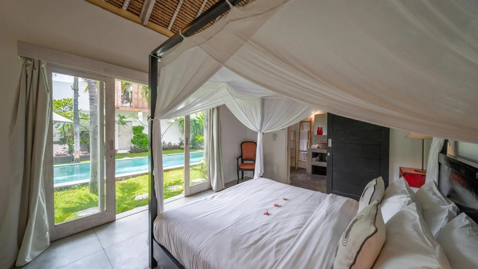 Villa Palm Tree - Huge 4Bd Villa Center Seminyak