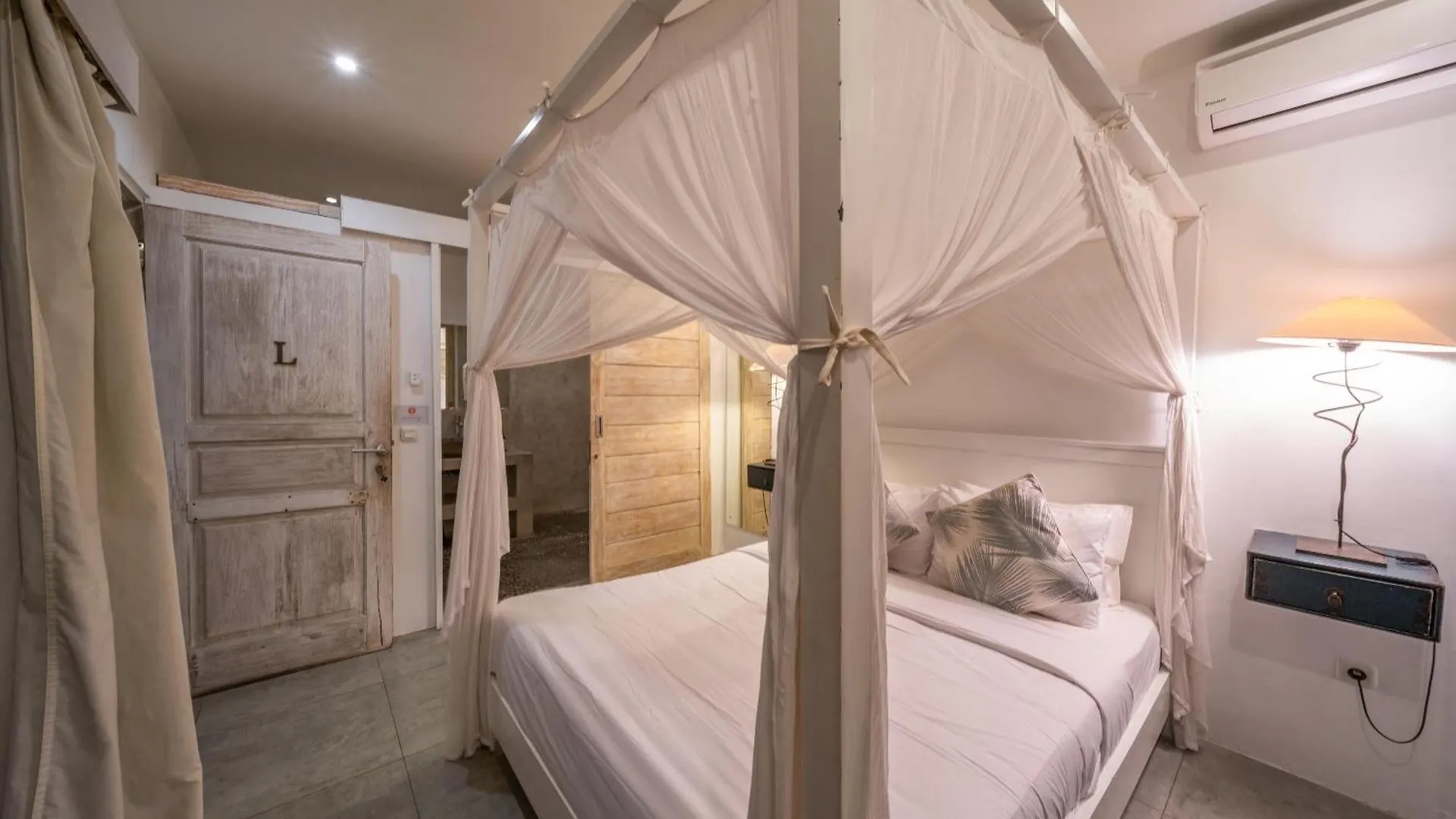 Villa Palm Tree - Huge 4Bd Villa Center Seminyak Indonesia